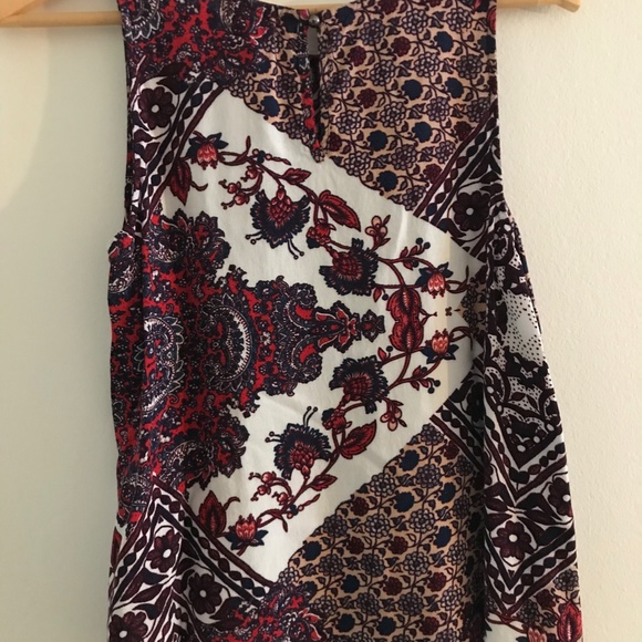 Patterned Sleeveless Top - Picture 2 of 4